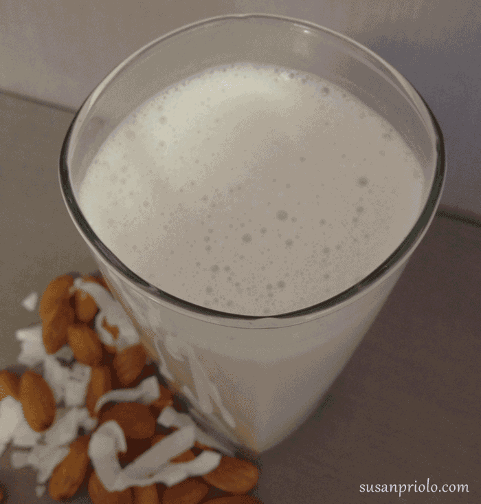 AhmoCoco &ndash; Almond & Coconut Milk